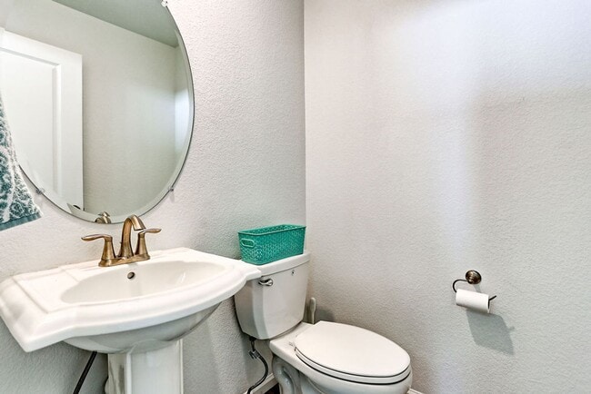 Building Photo - 3 Bedroom 3 Bath in Mosaic!