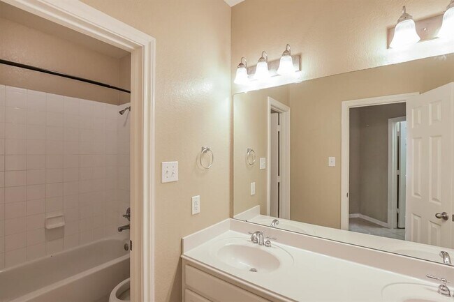 Building Photo - 15910 Flowercroft Ct