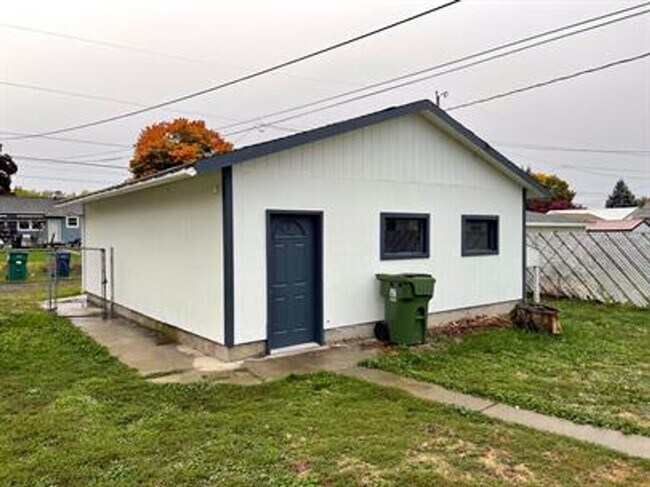 Building Photo - Beautiful Single Family Home on Spokanes N...
