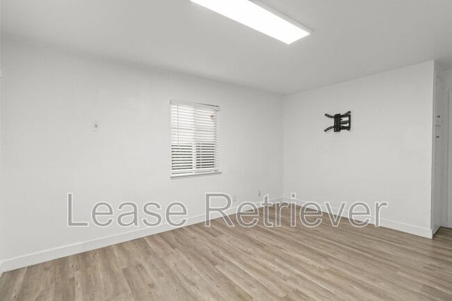 Building Photo - 135 Pacific Rd