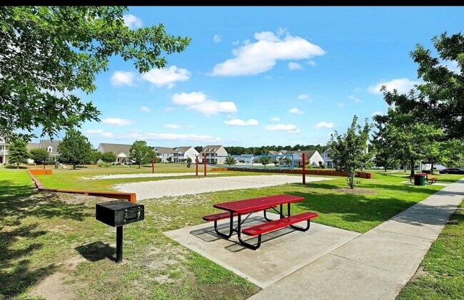 Building Photo - Bright & Spacious 4-Bedroom Home in Savannah’s Godley Park
