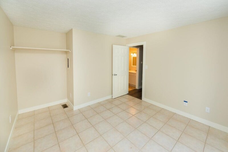 Building Photo - 1346 S College Mall Rd