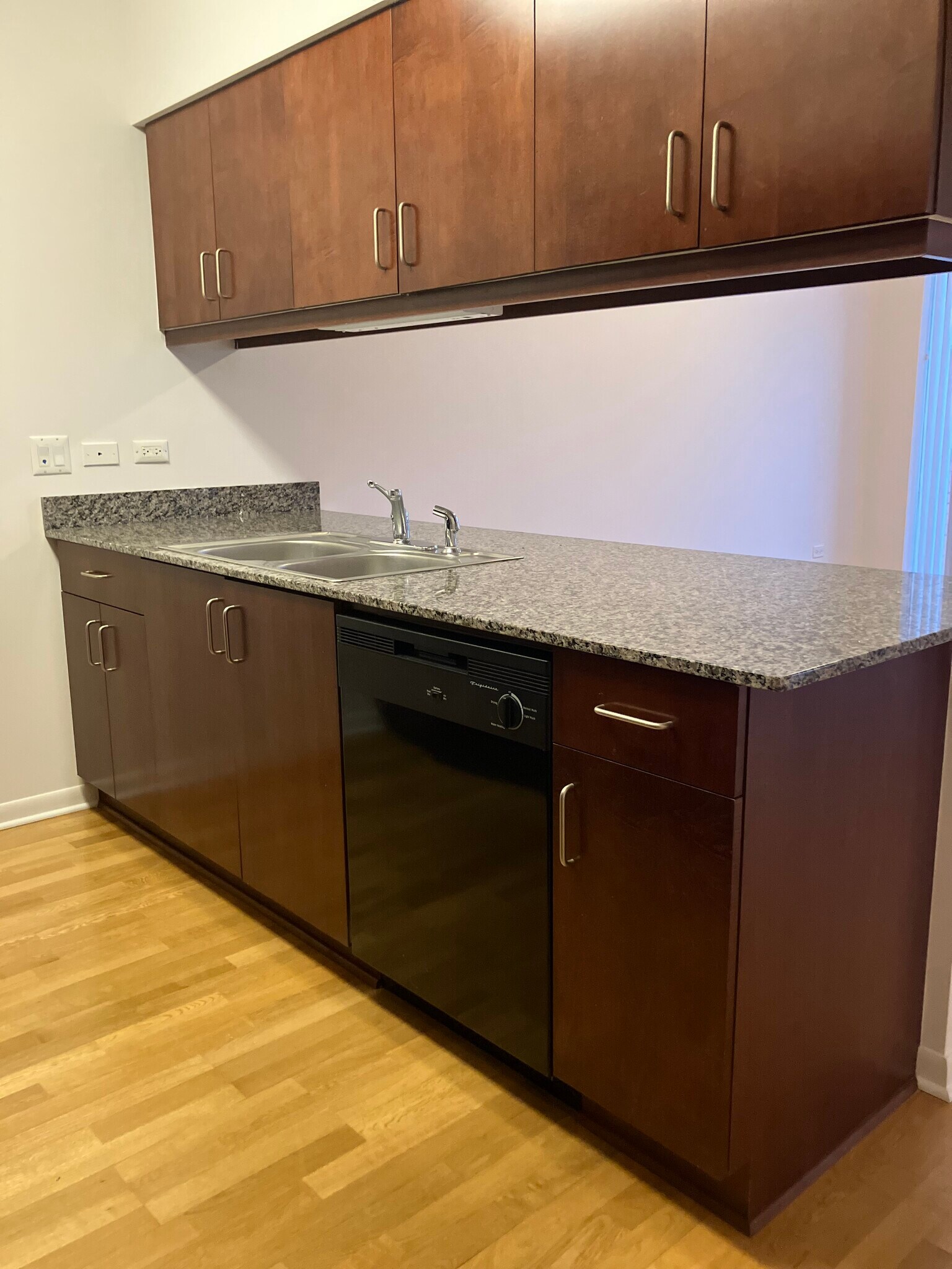 Building Photo - 1740 Oak Ave