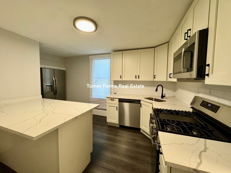 Primary Photo - 116 Marginal St