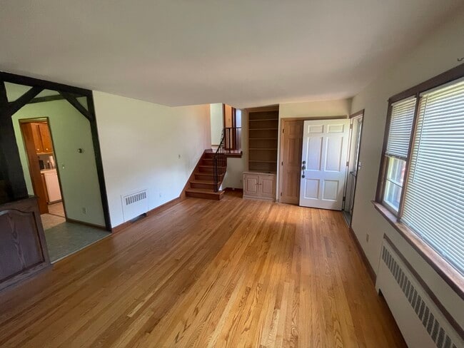 Building Photo - 33 Chestnut St