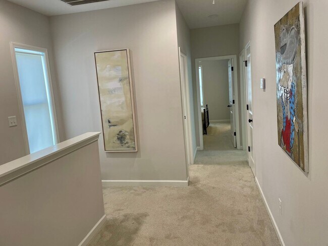 Building Photo - Great 5 Bedroom in Oxford Commons