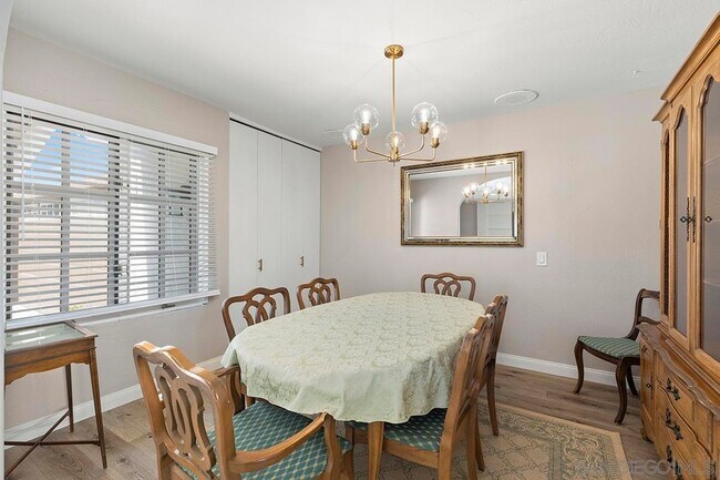 Building Photo - 339 Willowspring Dr N