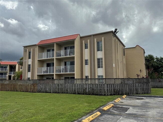 Primary Photo - 5201 Geneva Ct