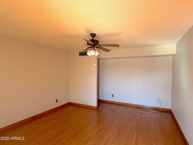 Building Photo - 314 E Malibu Dr