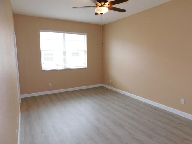 Building Photo - 9516 SW Merlin Ct