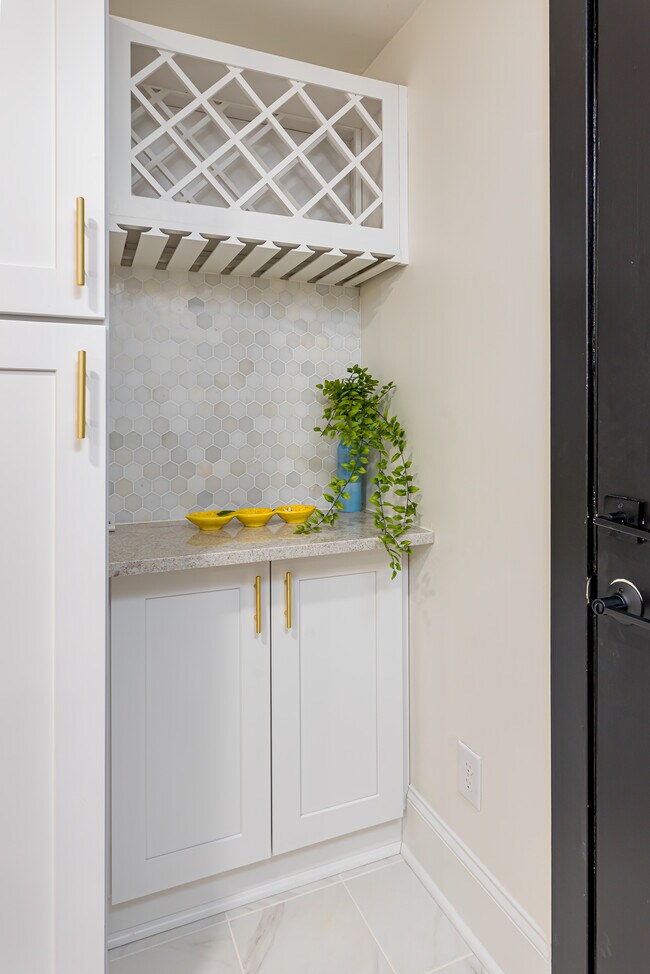 Building Photo - 5708 Southampton Rd