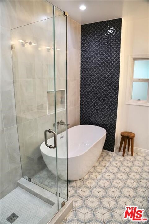 Building Photo - 601 Sweetzer Ave