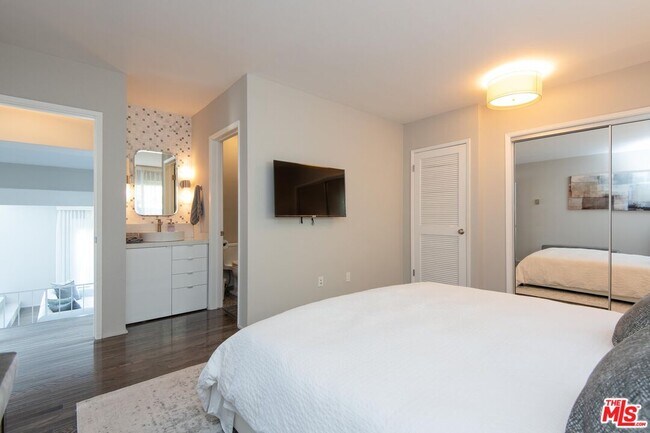 Building Photo - 18065 Coastline Dr