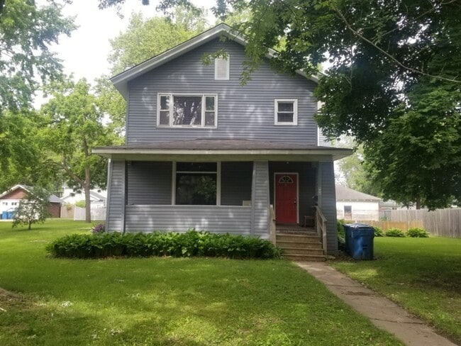 Primary Photo - 906 4th Ave