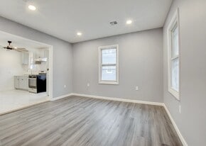 Building Photo - 128 Hobson St