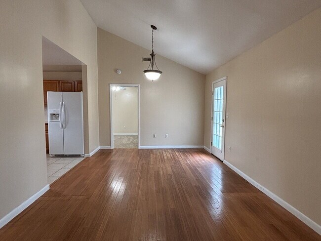 Building Photo - 115 Aylesbury Rd