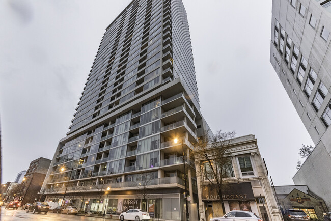 Building Photo - Great two bedroom, one bathroom condo with...