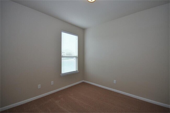 Building Photo - HOME WITH ALL THE UPGRADES! 4 BEDROOM 3 BATH