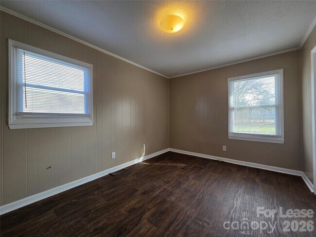 Building Photo - 743 Clarinda St