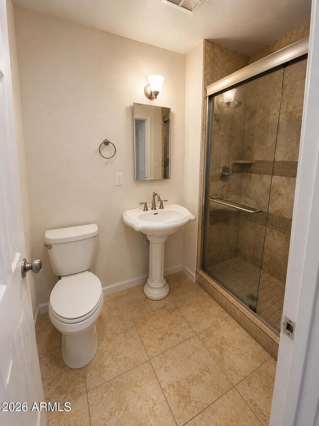 Building Photo - 4326 E Glenrosa Ave