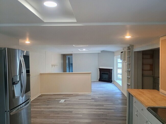 Building Photo - Updated 3 bedroom 2 bath Home for rent