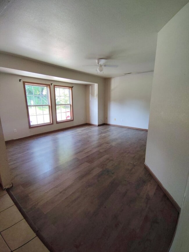 Building Photo - 2 bedroom, 1 bathroom apartment in Wickliffe