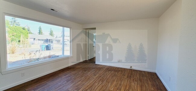 Building Photo - Absolutely Gorgeous 3 bd, 1 ba House locat...