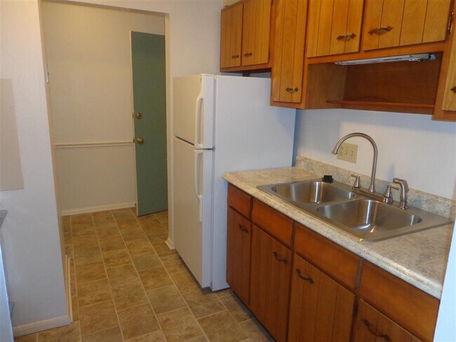 Kitchen - 3141 Manley Rd