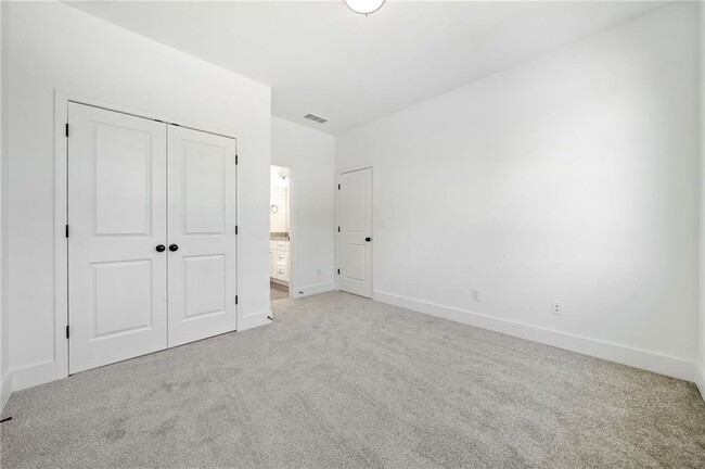 Building Photo - 4176 Shallowford Rd