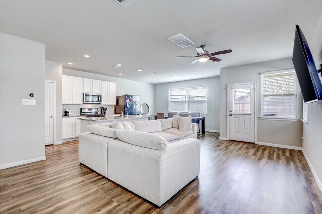 Building Photo - 22103 Regal Heights Dr