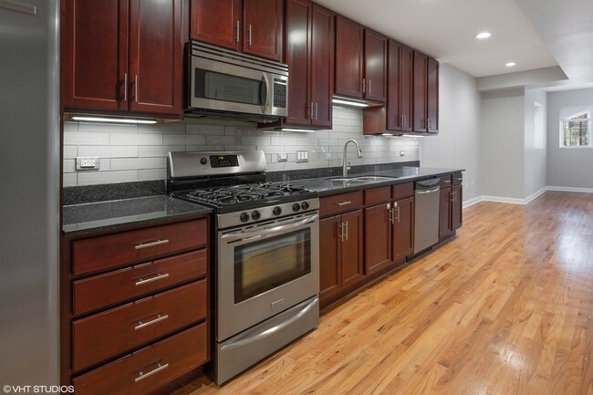 Kitchen - 5619 N Wayne Ave