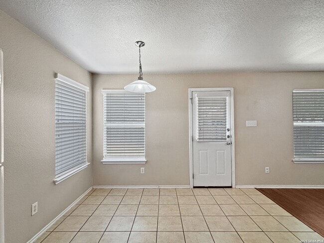 Building Photo - Elegant 3-bedroom, 2-bath single-story home located near FT Sam and Randolph AFB!