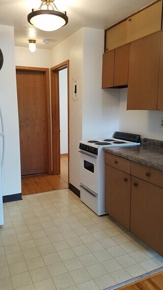 Building Photo - 1022 Arkwright St N