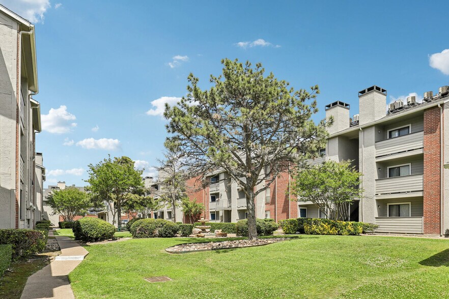 Building Photo - Claro Court