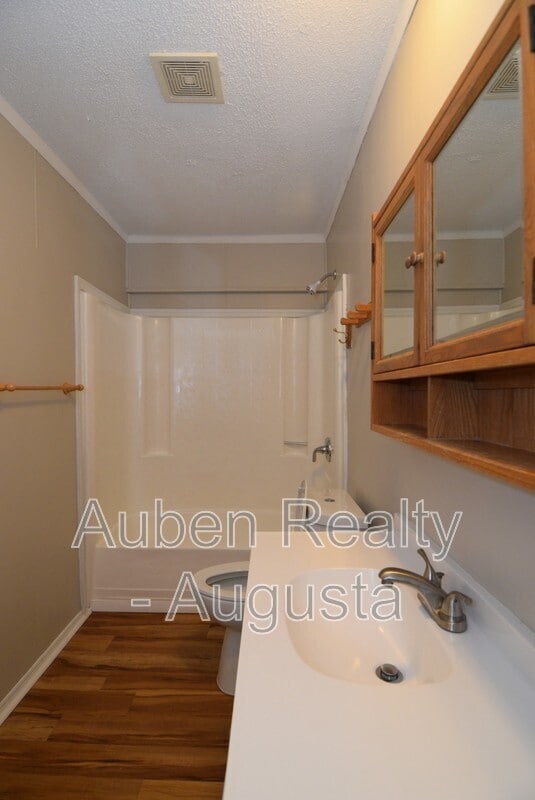 Building Photo - 1928 Wylie Dr