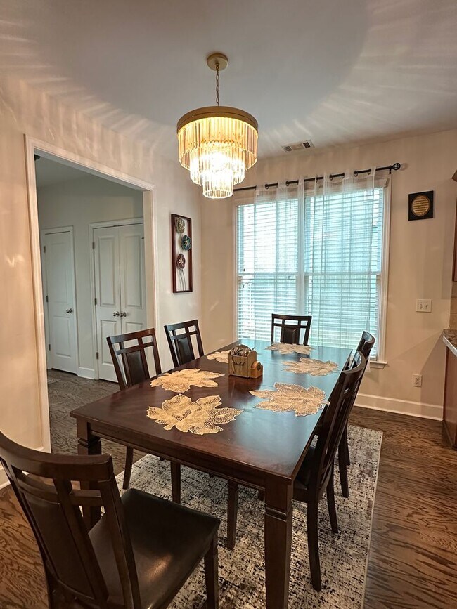 Building Photo - Gorgeous Home for Rent in Sought-after Suw...