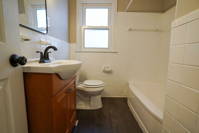 Building Photo - Fully Renovated 3-Bedroom Home – Move-In Ready for You!