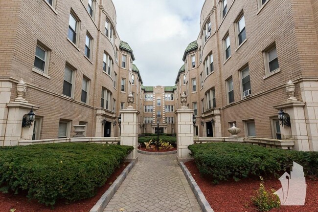 Building Photo - 4225 N Paulina St