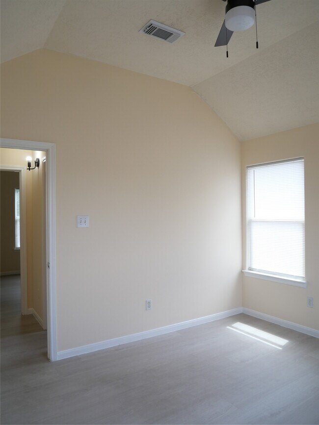 Building Photo - 6603 Schambray St