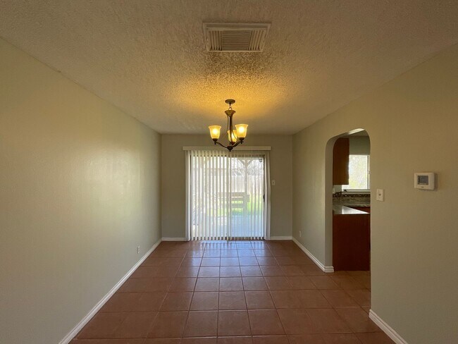 Building Photo - *MOVE IN SPECIAL*  3BD/2.5BA Dover Ridge Home Near 1604 – No Carpet, Fenced Yard & Covered Patio!