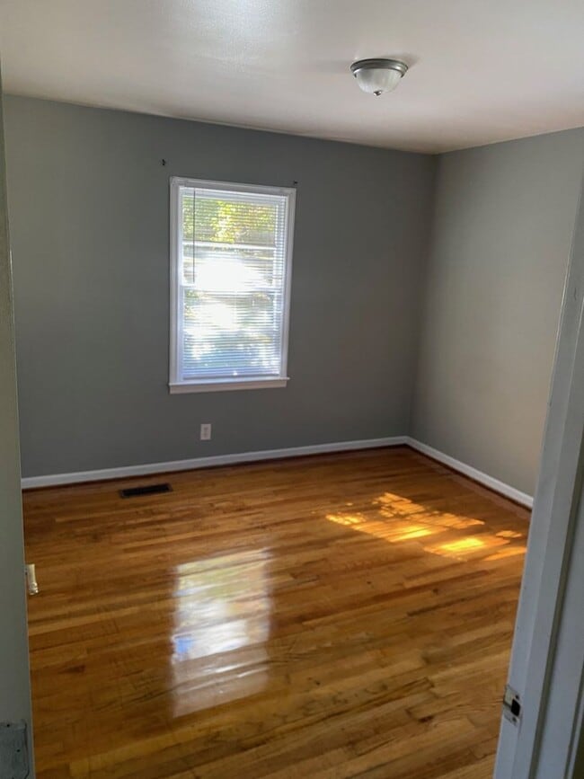 Building Photo - 381 Magnolia Ave