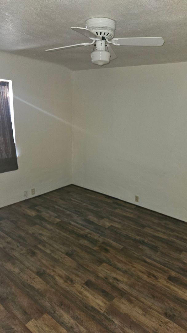 Building Photo - Two Bed One Bath Home with Shed and large backyard and large Driveway.