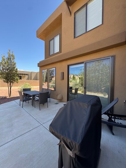 Building Photo - 1610 W Canyon Tree Dr