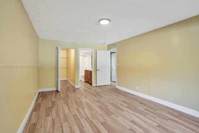 Building Photo - 4114 NW 88th Ave