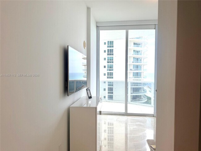 Building Photo - 16001 Collins Ave