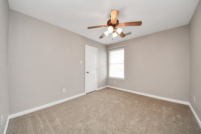 Building Photo - 7447 Oakwood Canyon Dr
