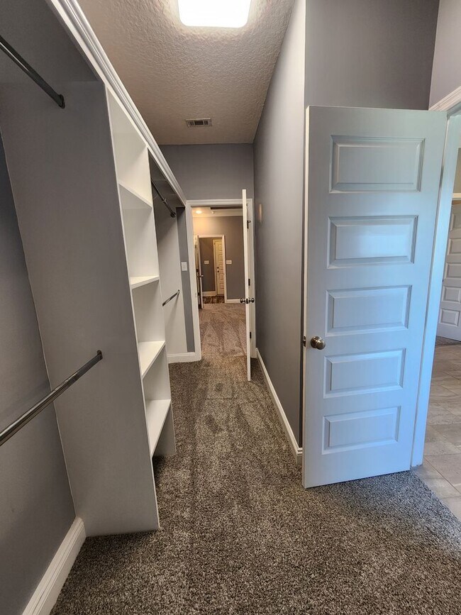 Building Photo - 3947 Crusader Ct