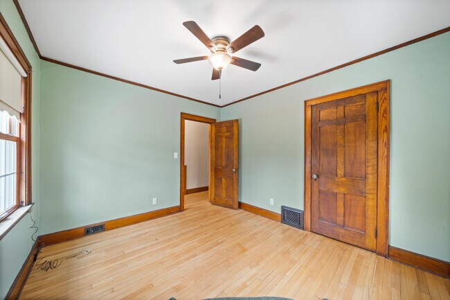 Building Photo - 1105 Barnes St