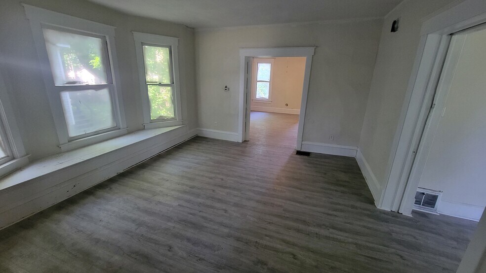 Building Photo - 1107 N Hickory St