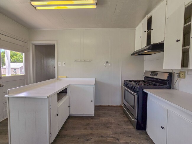 Building Photo - Cute 2 bedroom & 1 bath Home in Shawnee!